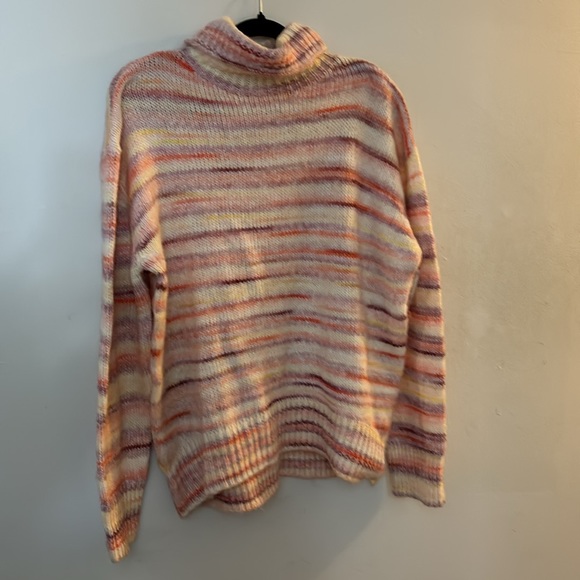 NWOT MULTIPLE COLOUR TURTLENECK - Picture 3 of 11